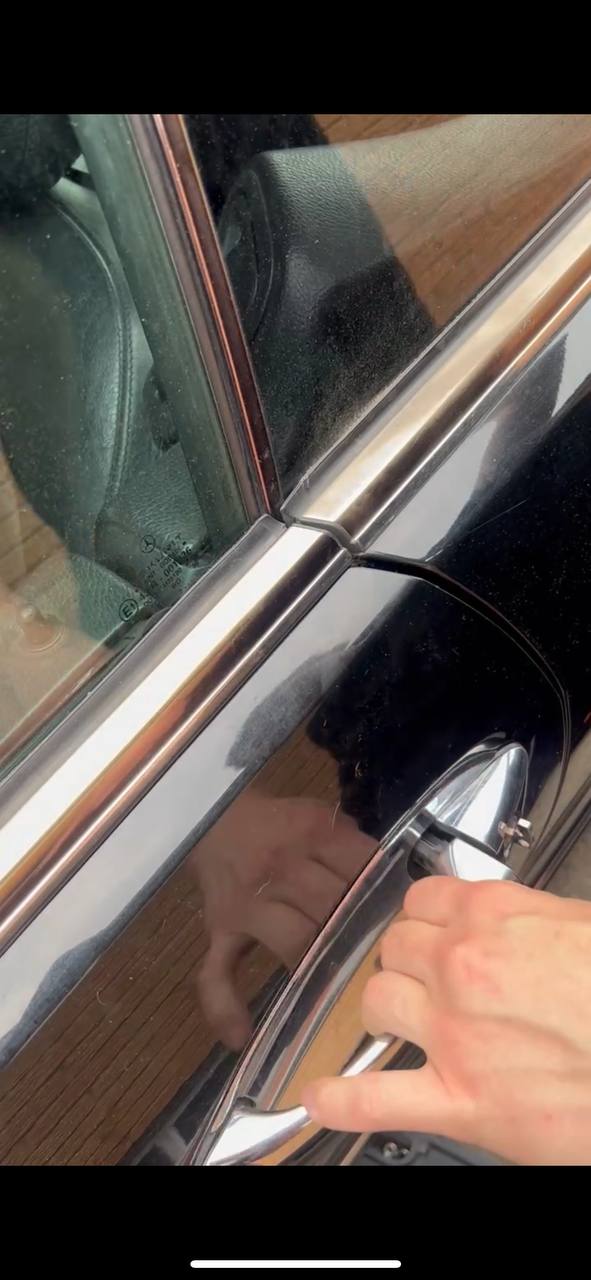 24/7 Emergency Mobile Locksmith Service in Kitchener; 15-30 minute fast response for car lockouts, house lockouts, and broken key extraction in Waterloo, Cambridge, and Guelph. Trusted local mobile automotive locksmith available day and night.